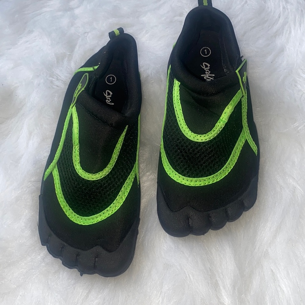 Surf Gear Kids NWOT Swim Water Shoes Size 1